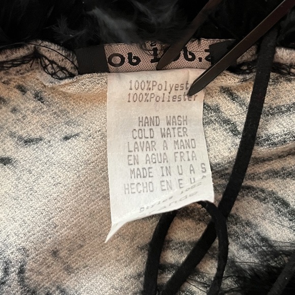 American Vintage Gray Zebra Knit Feather Boa Trim Size Large Bell Sleeves Top - Picture 11 of 11